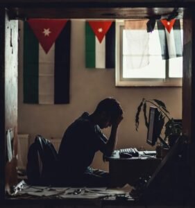 🛡️ التنمر الإلكتروني في الأردن